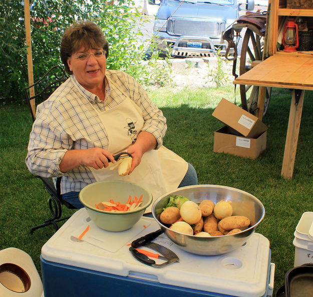 Peeling potatoes. Photo by Dawn Ballou, Pinedale Online.