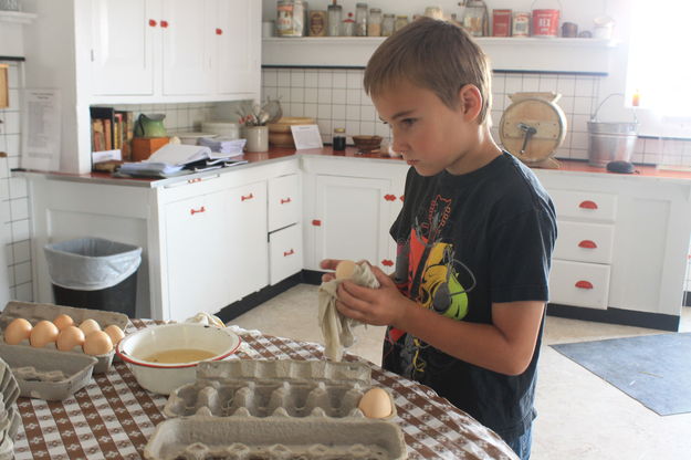 Washing eggs with vinegar. Photo by Dawn Ballou, Pinedale Online.