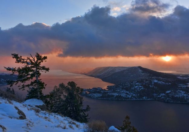 Last light over Fremont Lake. Photo by Dave Bell.