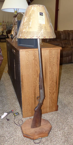 Gun pole lamp. Photo by Dawn Ballou, Pinedale Online.