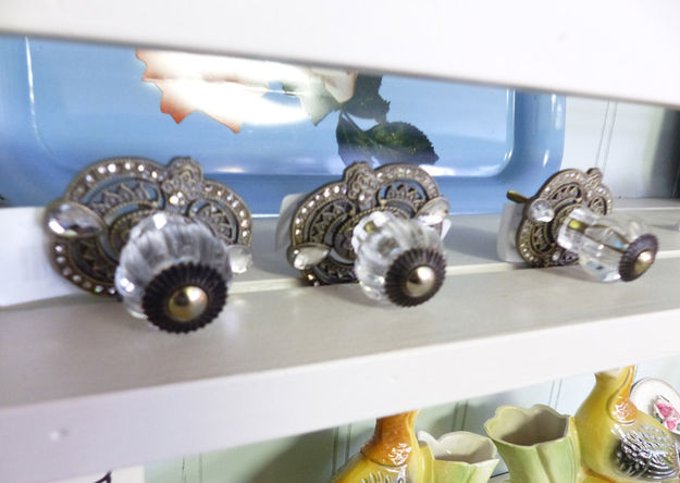 Glass Door Knobs. Photo by Dawn Ballou, Pinedale Online.