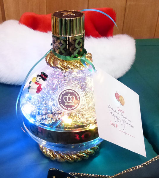 Lighted Globe - VFW. Photo by Dawn Ballou, Pinedale Online.
