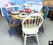 Table & Chairs. Photo by Dawn Ballou, Pinedale Online.