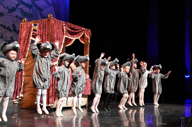 Baby Mice rehearsal. Photo by Arnold Brokling.