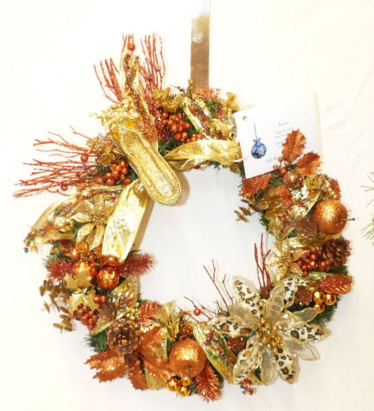Copper Wreath with Golden Slipper. Photo by Dawn Ballou, Pinedale Online.