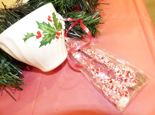 Holly Cup and Peppermint Spoons. Photo by Dawn Ballou, Pinedale Online.