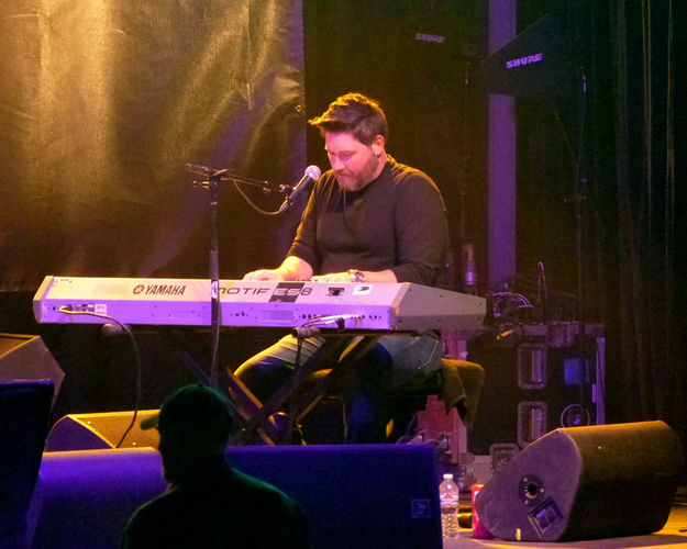 Keyboard player. Photo by Dawn Ballou, Pinedale Online.