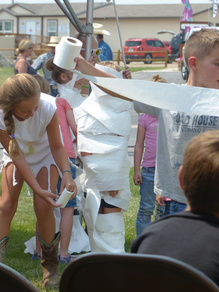 Mummy Contest. Photo by Dawn Ballou, Pinedale Online.