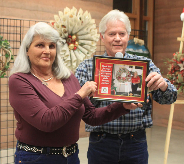 Recognizing Julie Early. Photo by Joy Ufford, Pinedale Roundup.