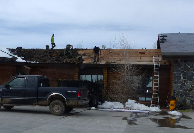Removing old roof. Photo by Dawn Ballou, Pinedale Online.