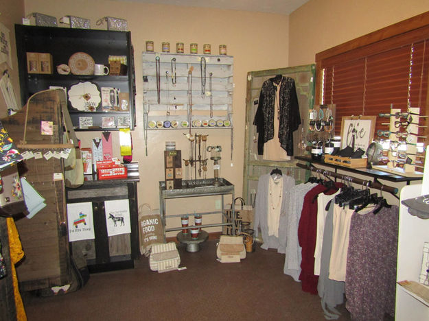 Clothing and Jewelry. Photo by Dawn Ballou, Pinedale Online.