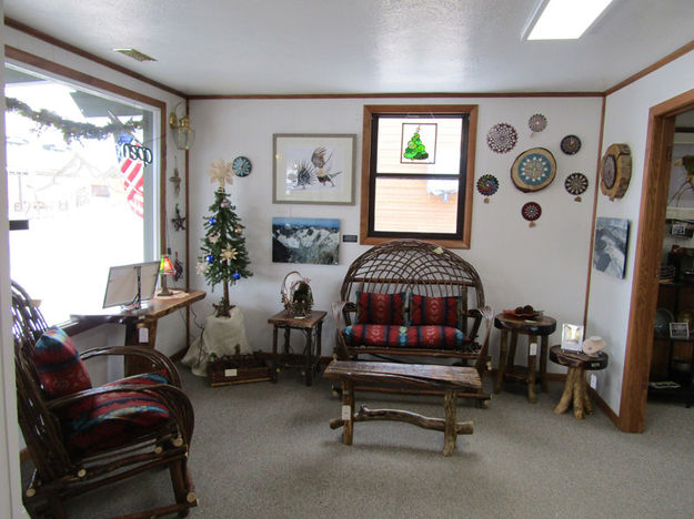 Front Gallery. Photo by Dawn Ballou, Pinedale Online.