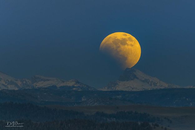 Eclipse Moon Over Temple Peak. Photo by Dave Bell.